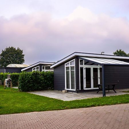 Vakantiehuis Met Vijverzicht Lathum Bagian luar foto