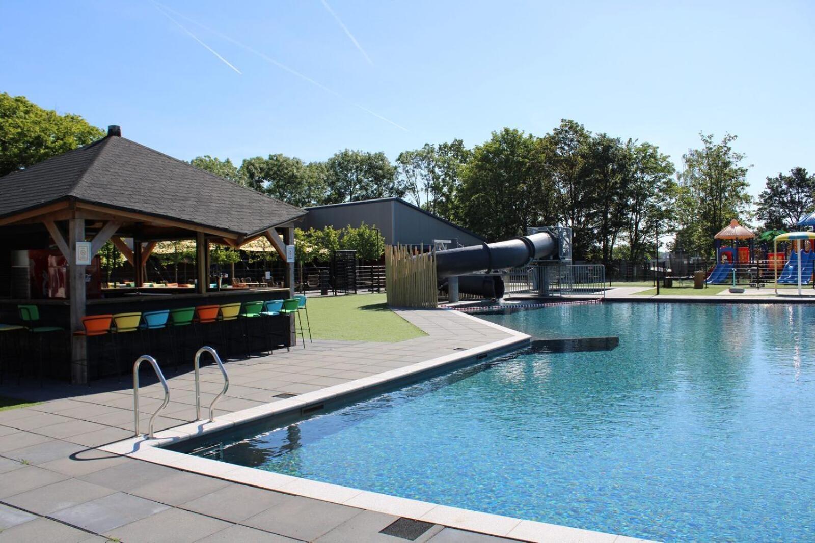 Vakantiehuis Met Vijverzicht Lathum Bagian luar foto