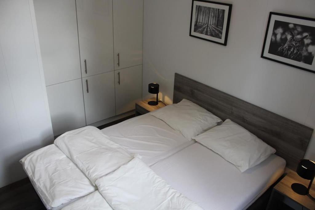 Vakantiehuis Met Vijverzicht Lathum Bagian luar foto
