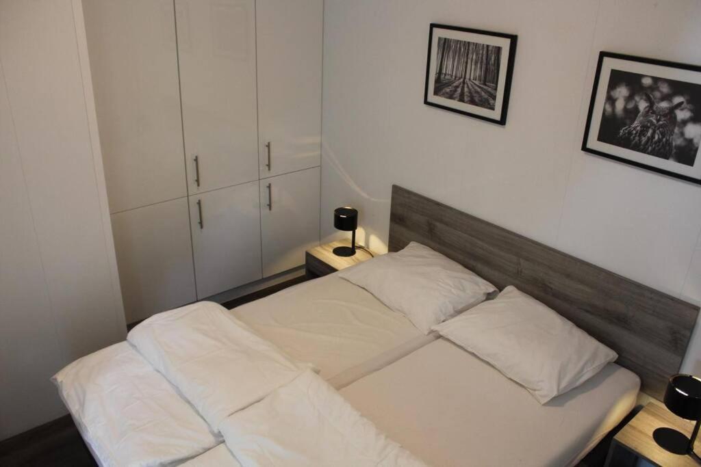 Vakantiehuis Met Vijverzicht Lathum Bagian luar foto