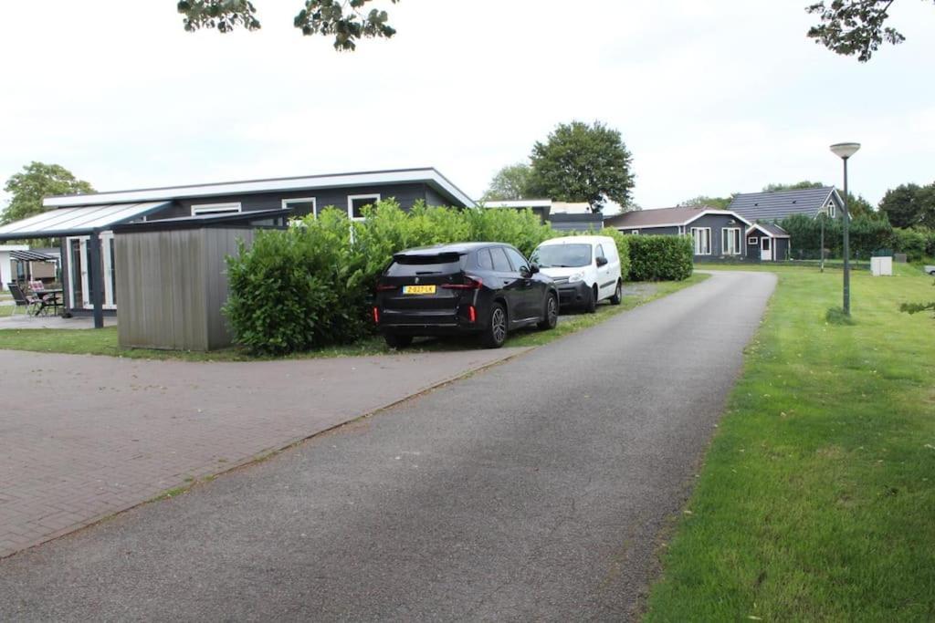 Vakantiehuis Met Vijverzicht Lathum Bagian luar foto