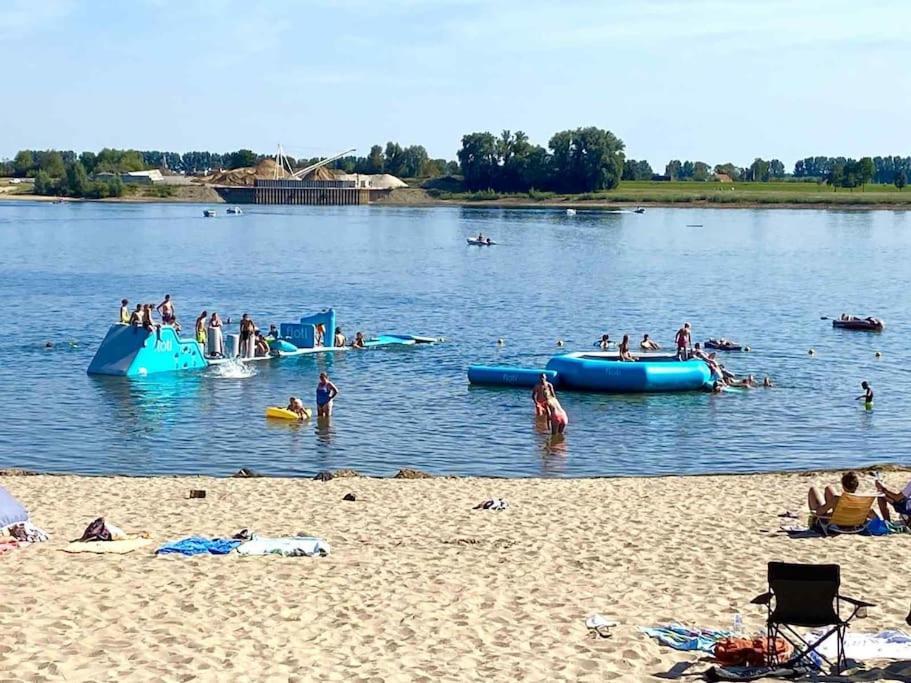 Vakantiehuis Met Vijverzicht Lathum Bagian luar foto