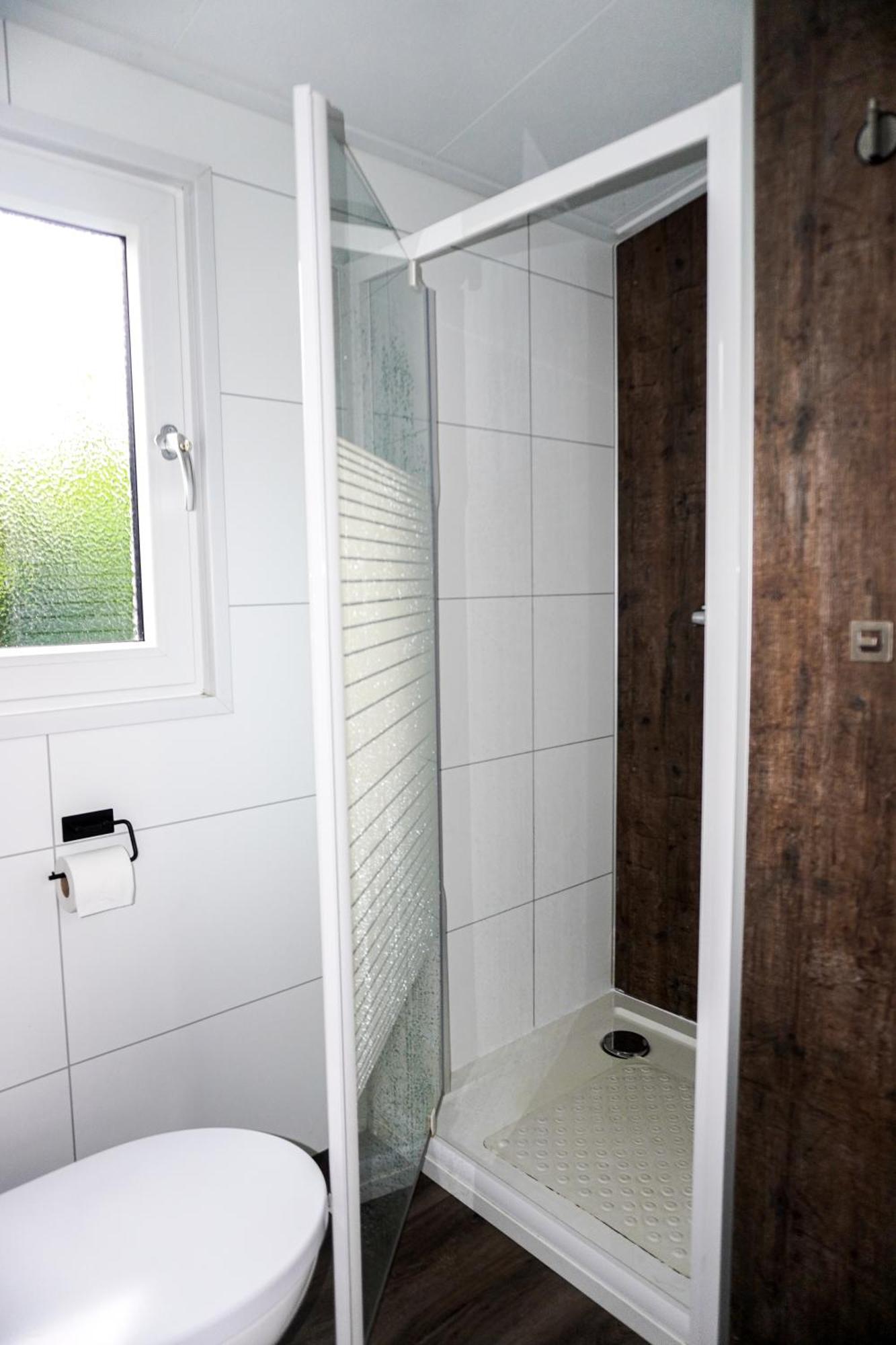 Vakantiehuis Met Vijverzicht Lathum Bagian luar foto