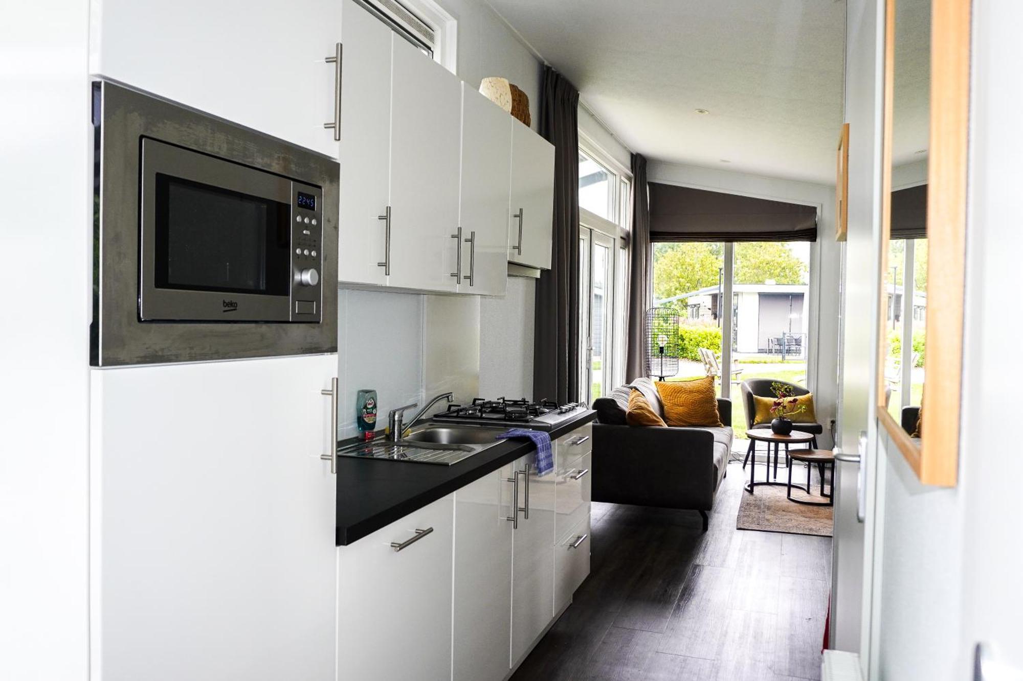 Vakantiehuis Met Vijverzicht Lathum Bagian luar foto