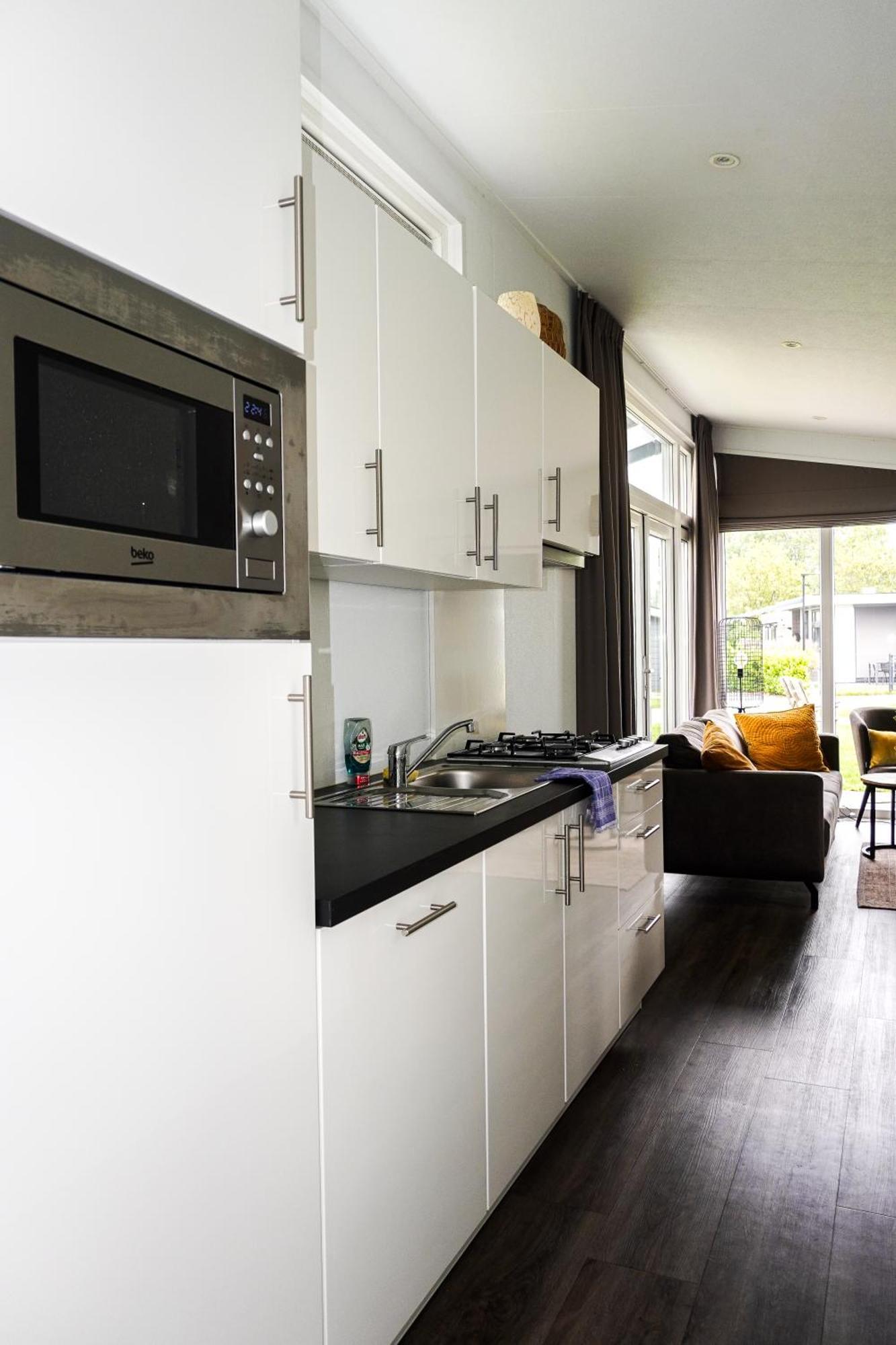 Vakantiehuis Met Vijverzicht Lathum Bagian luar foto