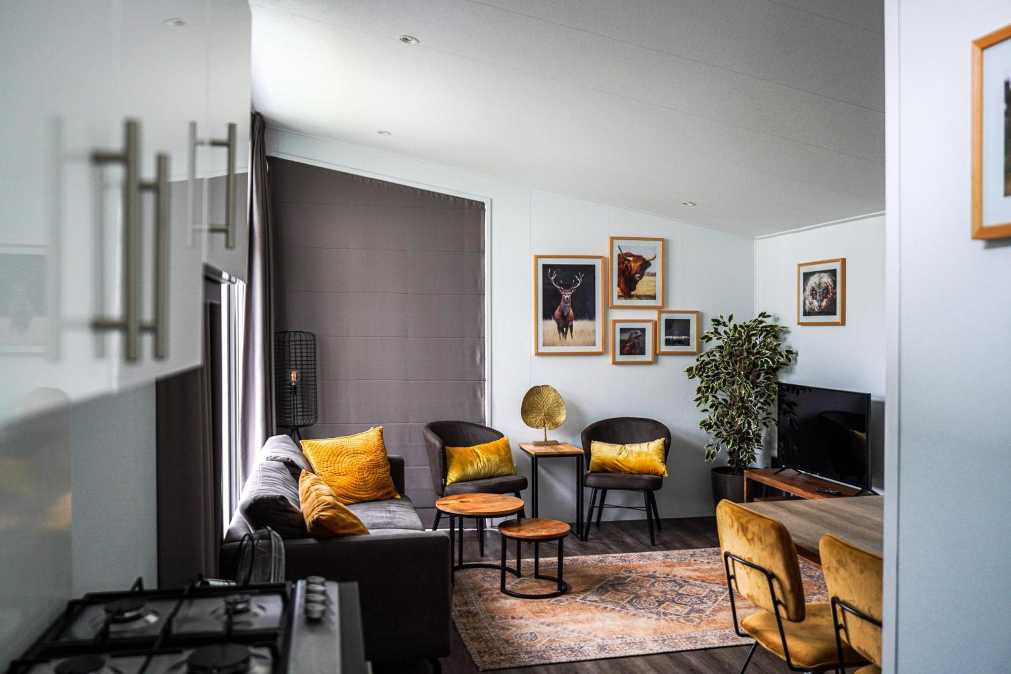 Vakantiehuis Met Vijverzicht Lathum Bagian luar foto