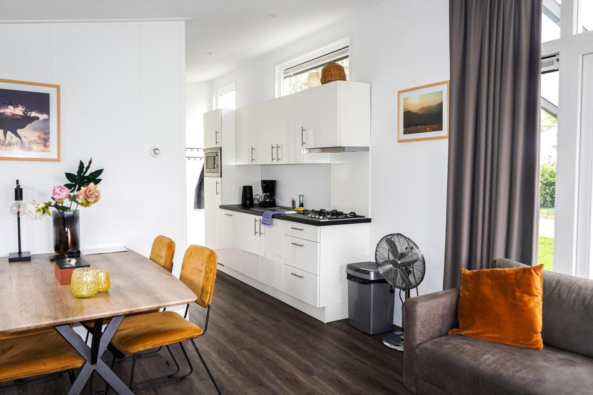 Vakantiehuis Met Vijverzicht Lathum Bagian luar foto