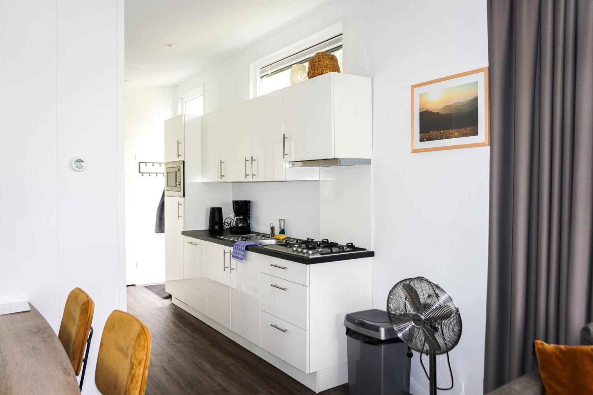 Vakantiehuis Met Vijverzicht Lathum Bagian luar foto