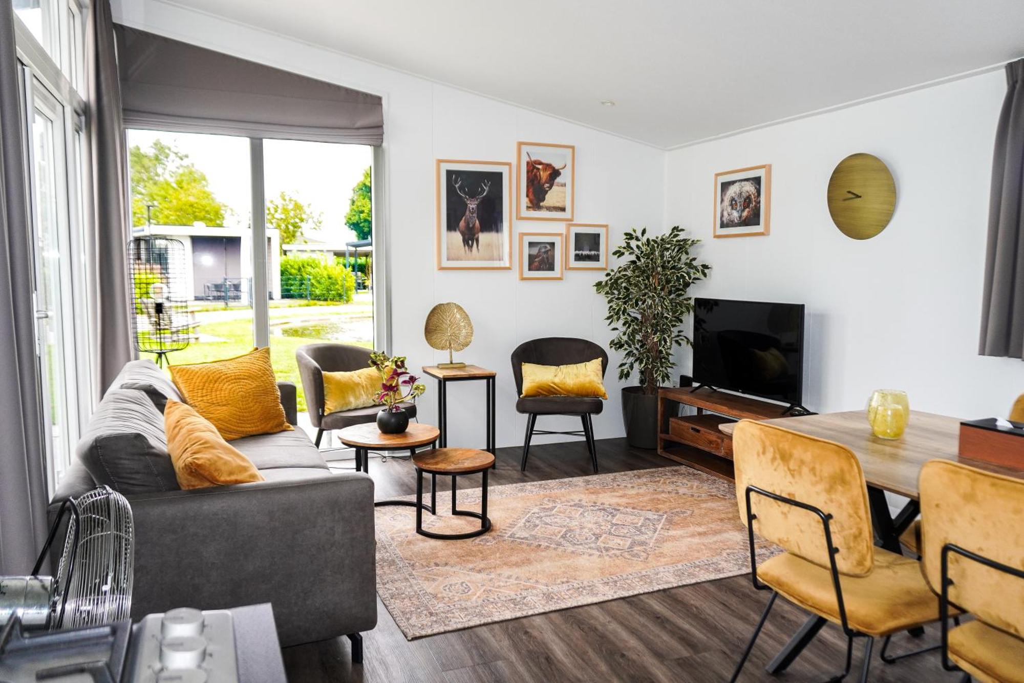 Vakantiehuis Met Vijverzicht Lathum Bagian luar foto